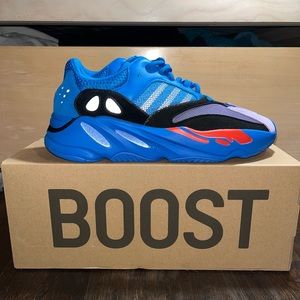 YEEZY BOOST 700 HI-RES BLUE SIZE 10.5